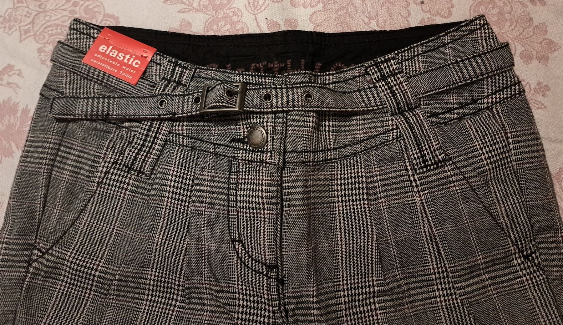 Esprit Pantaloni: NEU Esprit Shorts Grösse 140 Karomuster – Nuovo e nell'imballaggio originale da Zürich venduto da dph_r9t2 4