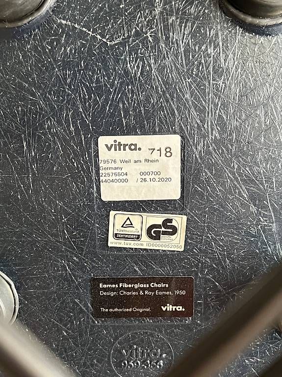 Vitra Stühle: Stuhl Eames Fiberglass Vitra – Gebraucht aus Zürich von chr_b6p6 3