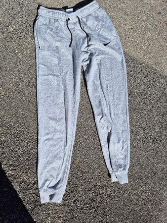 Nike Jogginghose grau Grösse S in gutem Zustand