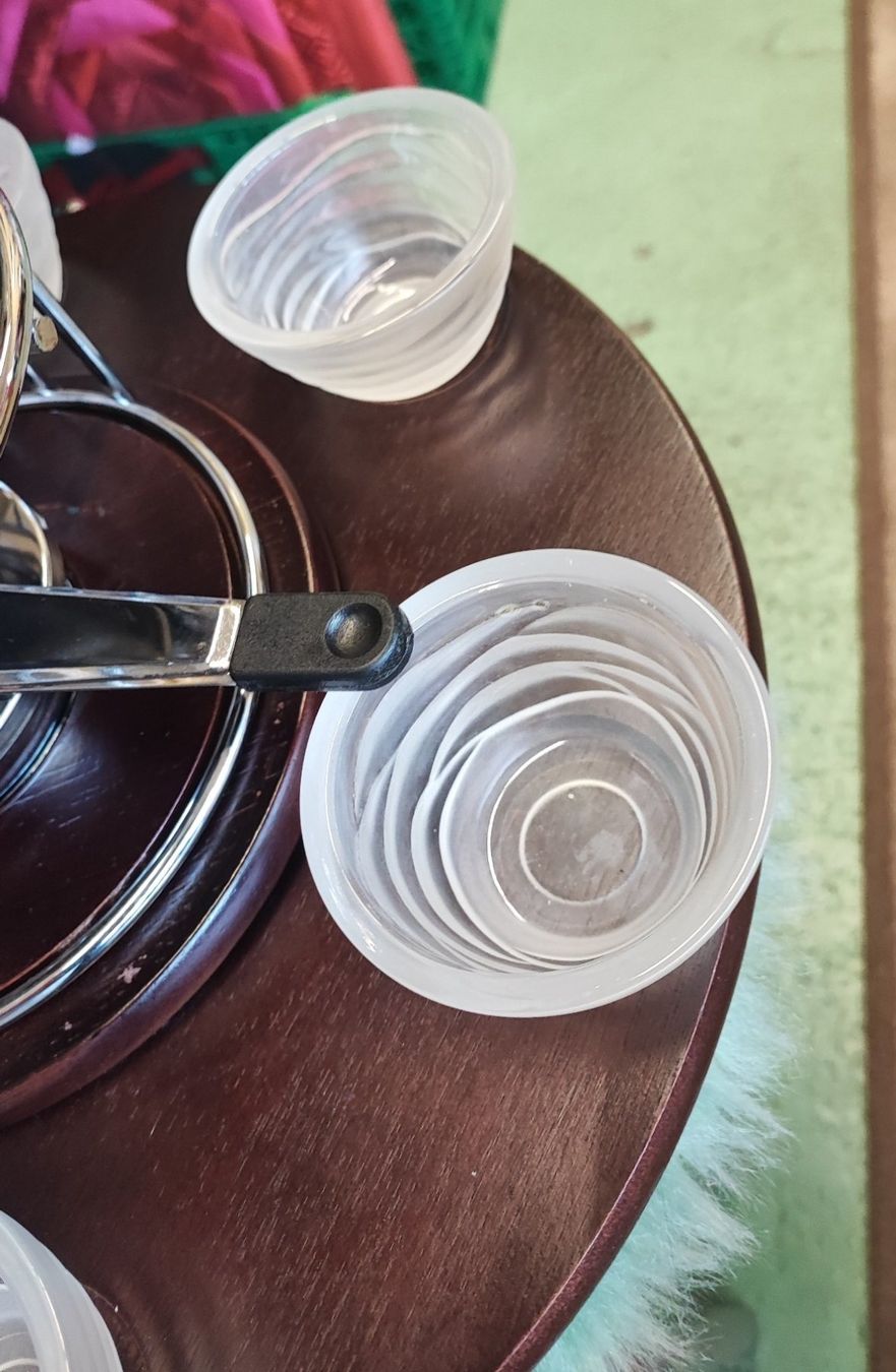 Set di piatti: Edles Fondue-Bourgignone-Set mit Drehteller – Usato da Mosnang venduto da KurtHe 3
