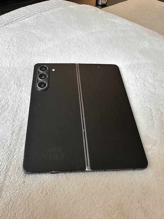 Telefoni cellulari / Smartphones: Samsung Z Fold 5 256 GB – Usato da Jona venduto da Aleks__ 1