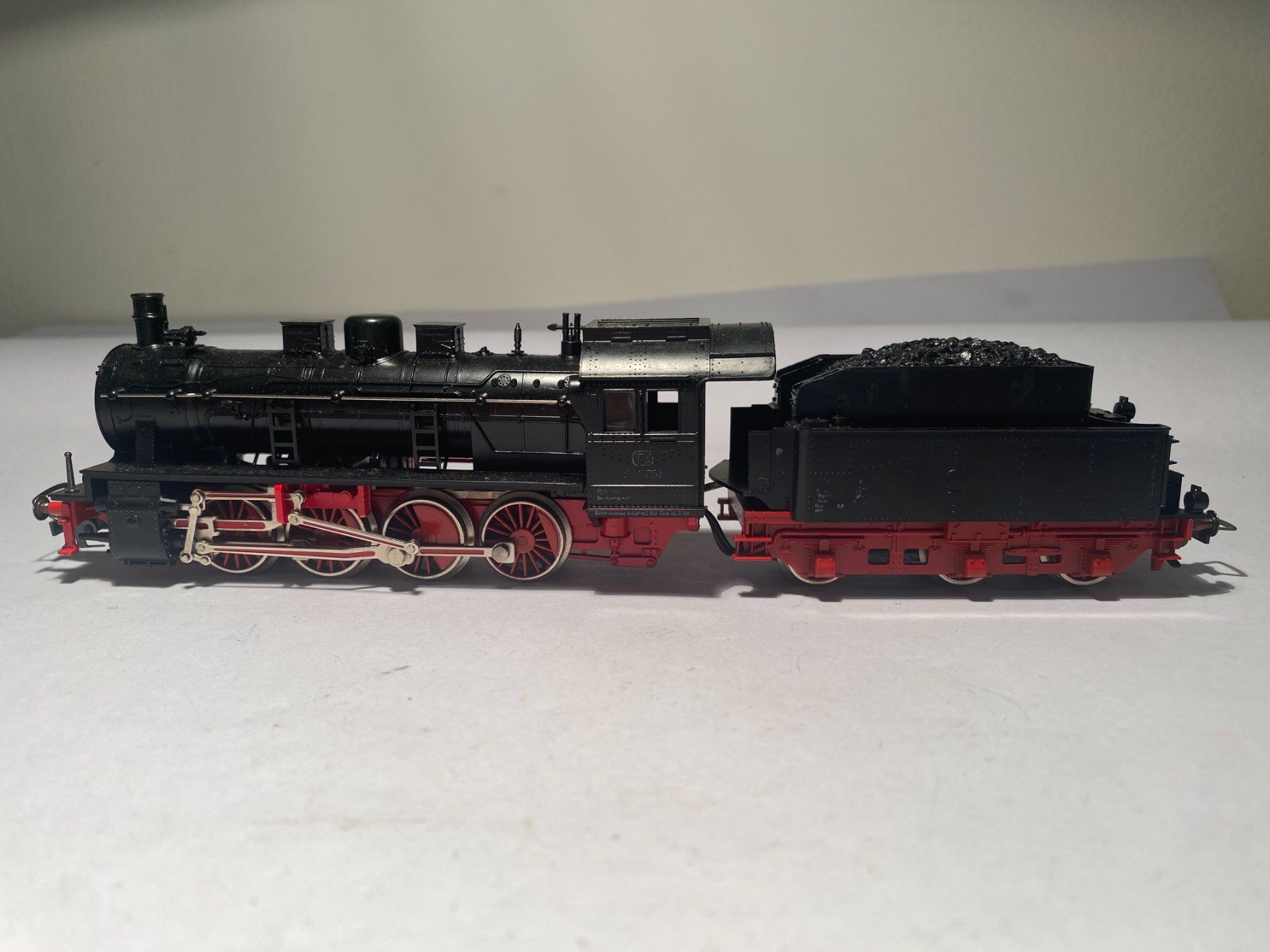 Fleischmann Modelleisenbahnen: Fleischmann Dampflokomotive mit Tender, DC Analog – Gebraucht aus Buchrain von Modellbahn11 1