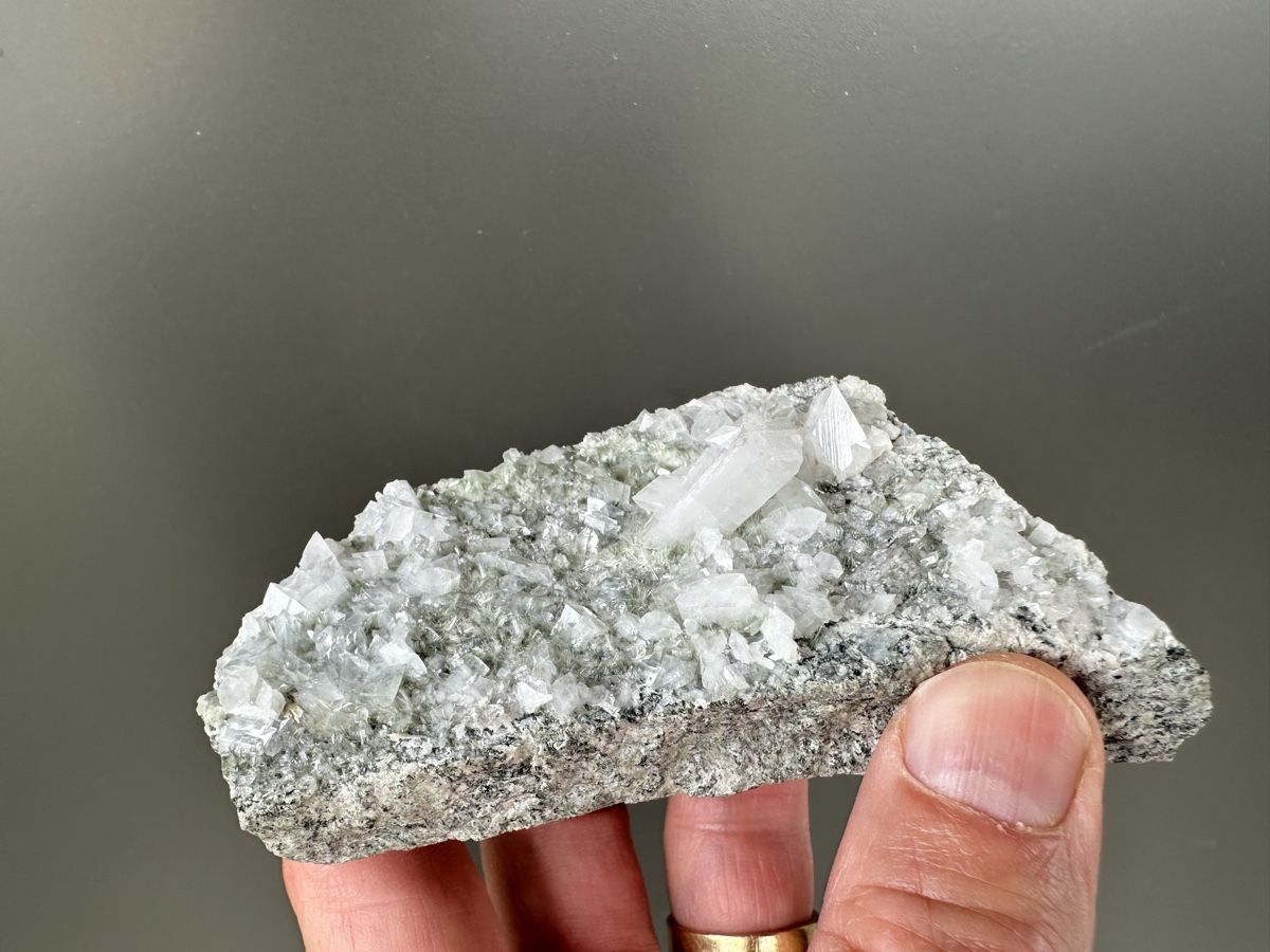 Minerali & Pietre curative: Adular Amiant Quarz Maderanertal – Usato da Oberuzwil venduto da Crystall0 7