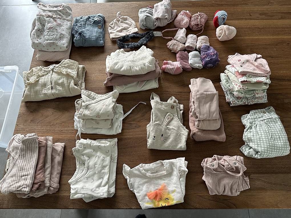 Lotti & Set di vestiti: Mädchen Kleiderpaket Grösse 56 – Usato da Jona venduto da SaGn