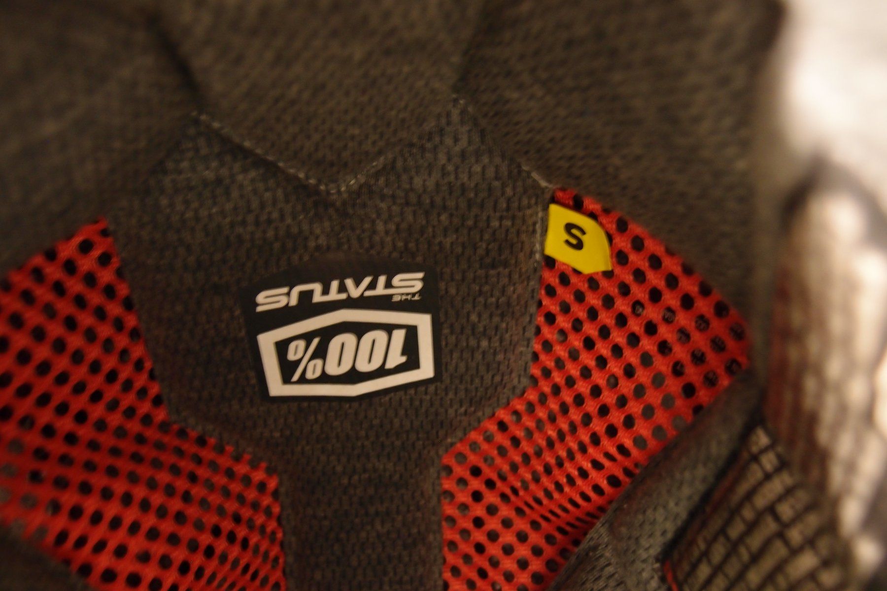 Caschi: Helm Mountainbike 100% Status, Grösse S – Usato da Zürich venduto da Milarit1 3