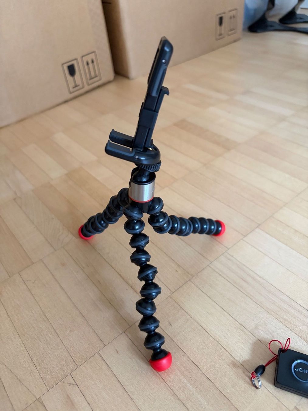 Staffe: Magnetischer Handy-Tripod inkl. Handschalter – Usato da Lenzburg venduto da kgei 2