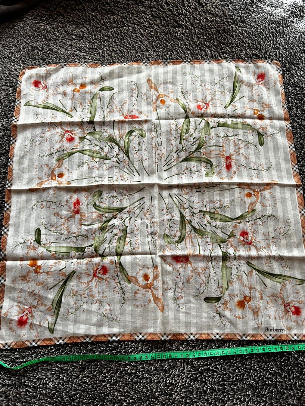 Burberry Foulard & Sciarpe: Burberrys Baumwolltuch Blumen Nova Check 55cm – Usato da Winterthur venduto da Dejv 2