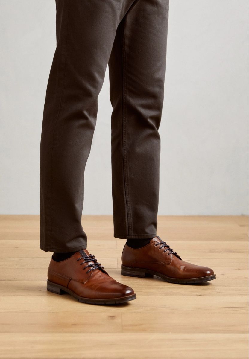 Bugatti Scarpe da uomo: bugatti cognac - Business-Schnürer - Orginalpreis 120.- – Nuovo e nell'imballaggio originale da Zürich venduto da luxuryoutlet1