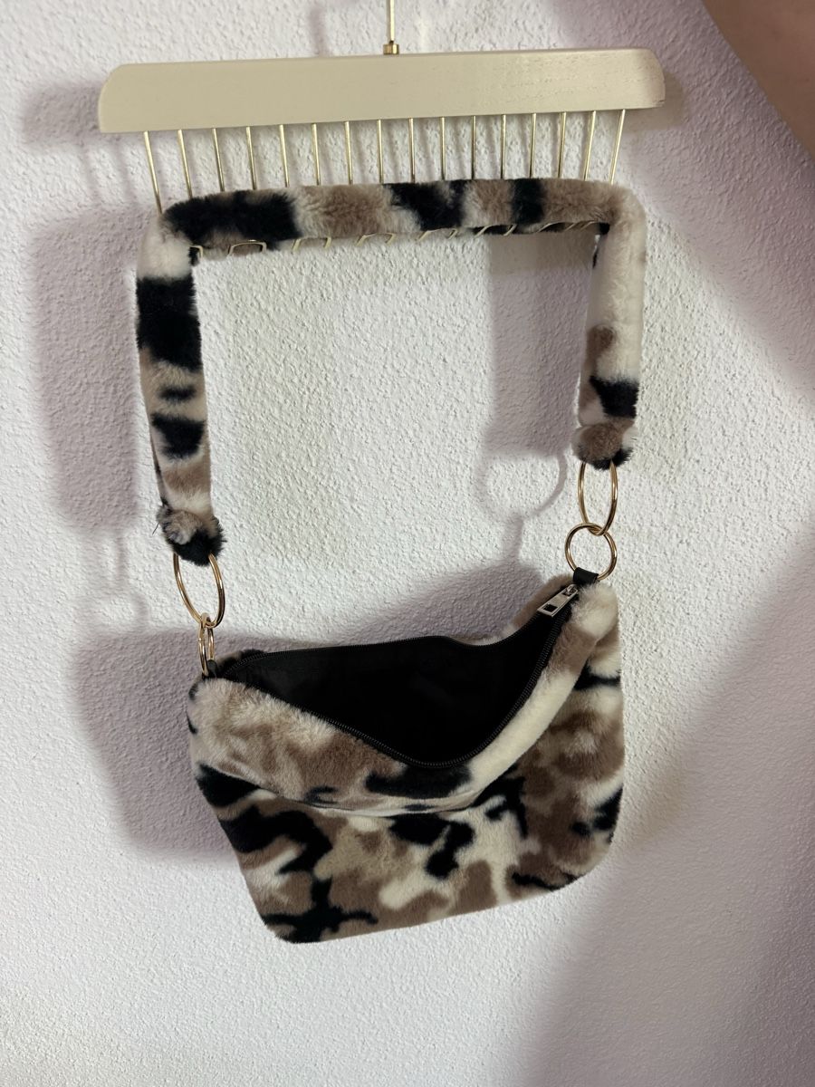 Taschen für Damen: Fell-Schultertasche – Neu (gemäss Beschreibung) aus Zürich von rio_lbs5 1