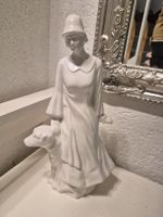 Porzellanfigur Frau mit Hund, weiss, gross