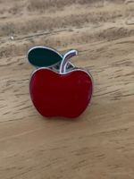 Pin    Apfel  / Apple