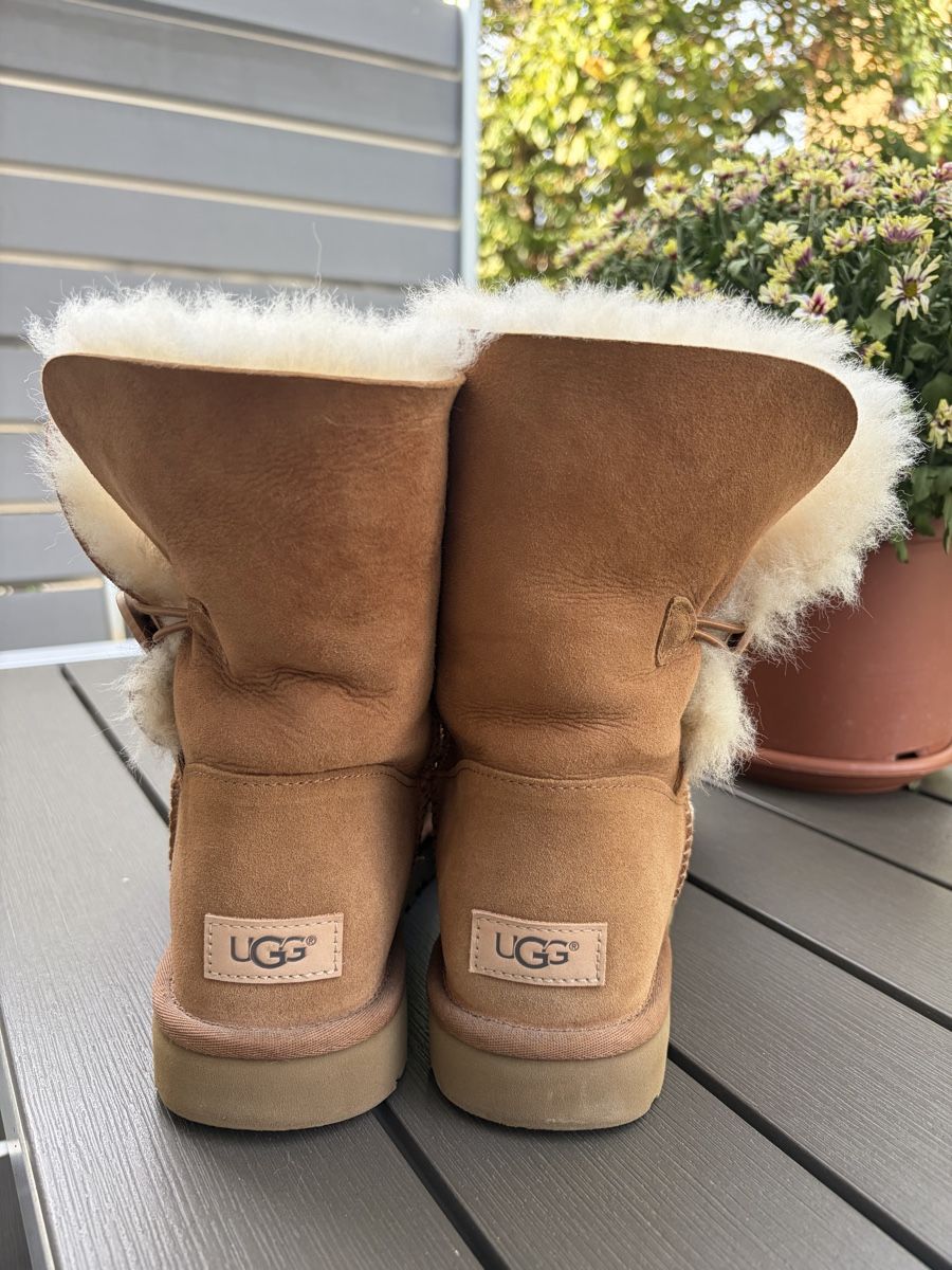 Scarpe da donna: UGG Bailey Button II Chestnut – Nuovo (secondo la descrizione) da Oberwil BL venduto da yar_8lpj 1