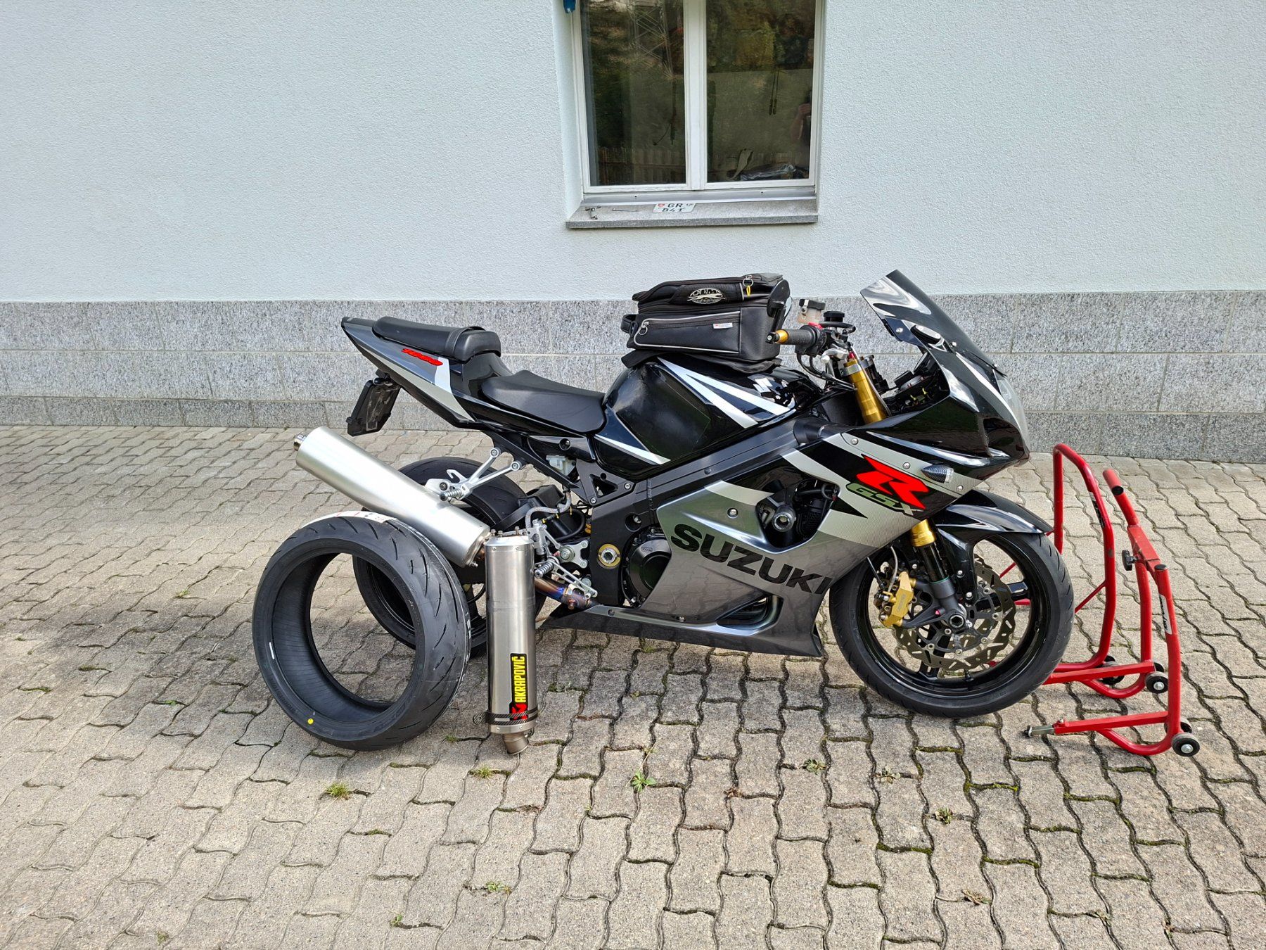 Suzuki Strada: Suzuki GSX-R 1000 – Usato da Disentis/Mustér venduto da Andvana 3