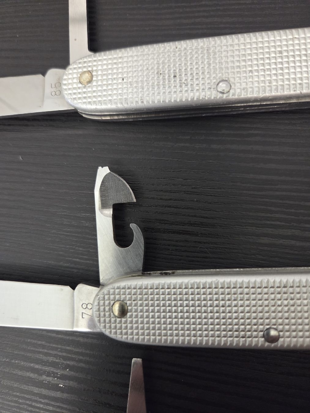 Victorinox Coltelli tascabile: 4x Militärsackmesser Alox – Usato da Dietikon venduto da Allegra34 6