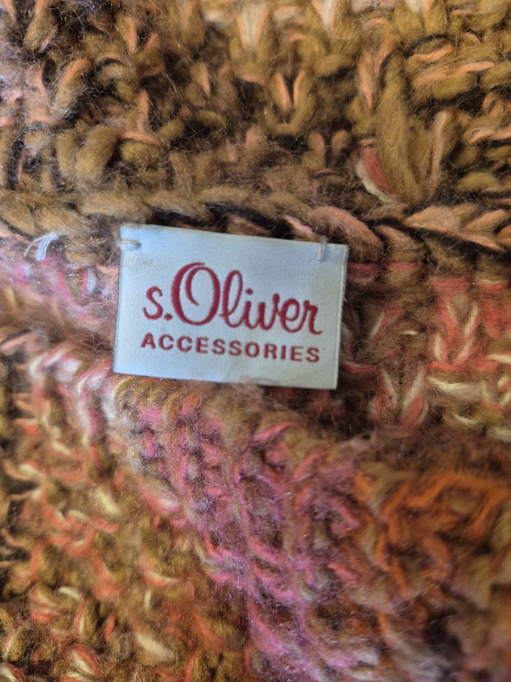S.Oliver Foulard & Sciarpe: Winterkappe und passender Schal  – Usato da Heimberg venduto da Pfeilfeder 3