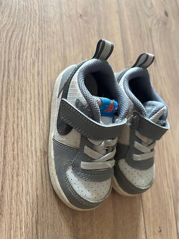 Schuhe für Jungen: Baskets bébé bleues et noires taille 20 état correct – Gebraucht aus Vessy von nikeljavel 1