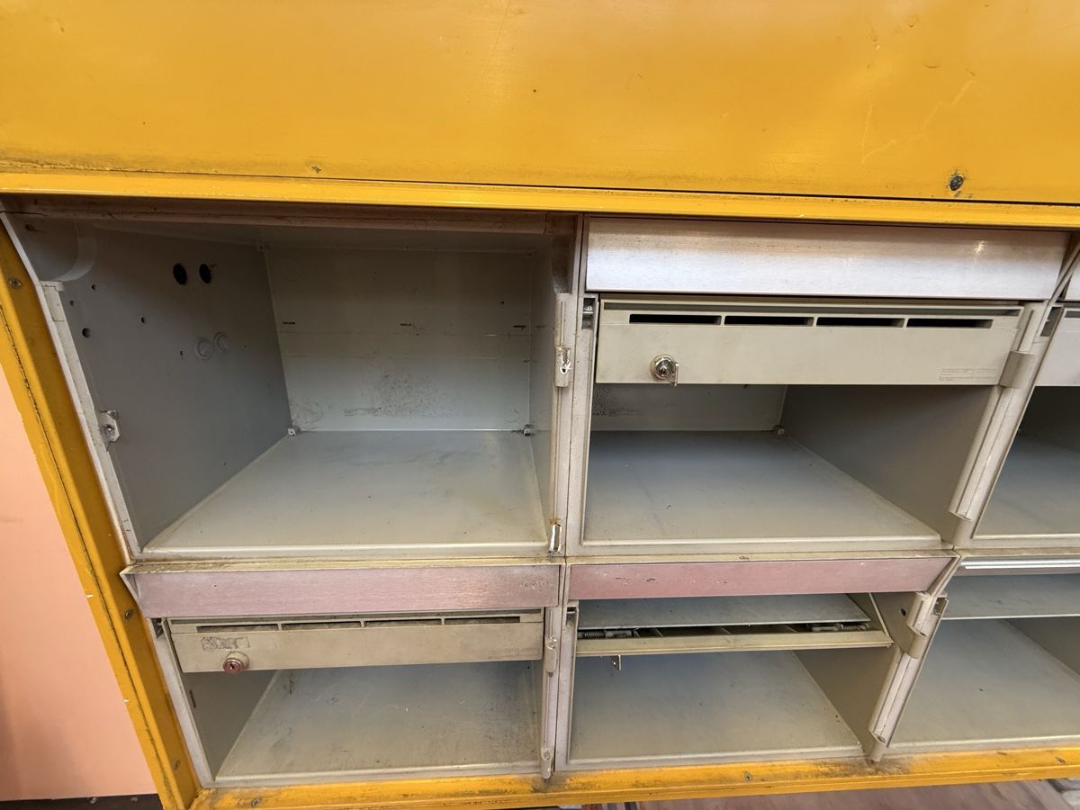Scaffali: Fachregal aluminium ehem. briefkasten – Usato da Fulenbach venduto da Annie.s_Mid_Century 2