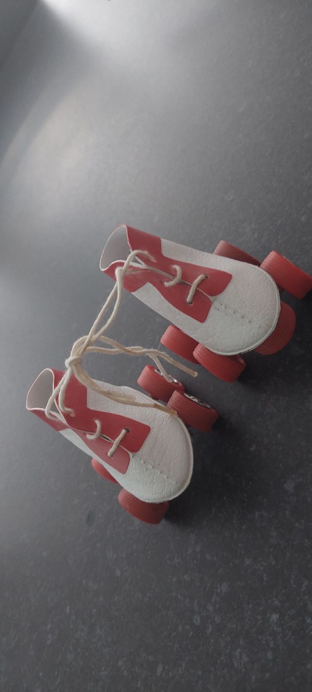 Sasha Morgenthaler Bambole: SASHA Rollschuhe für Puppen  – Difettoso da Muri AG venduto da nindo1