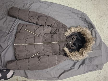 Damen Steppjacke olive  mit Kapuze und Kunstfellkragen