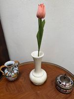 Petit vase soliflore en albâtre 