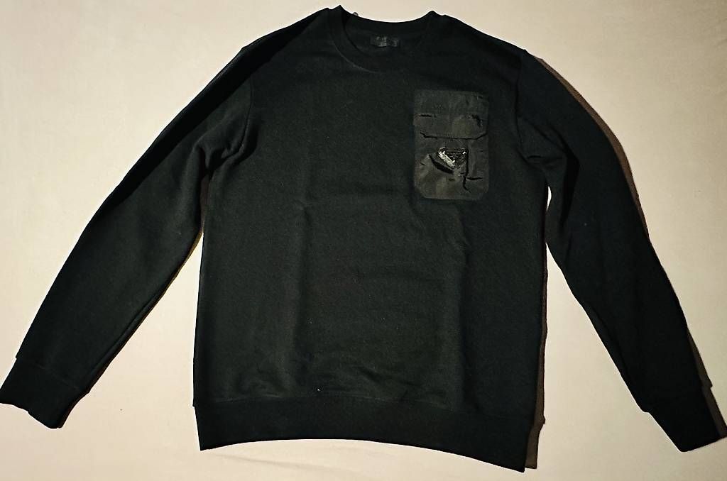 Maglioni & Felpe: Schwarzer Prada Pullover, Top Zustand, Grösse M – Usato da Niederhasli venduto da ee1308
