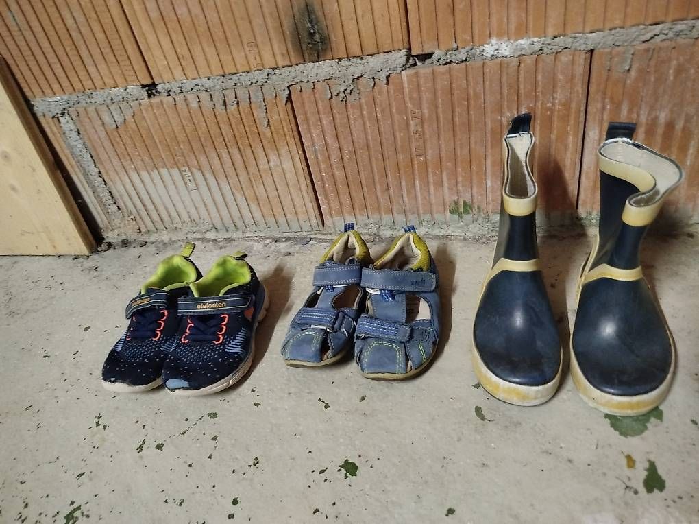 Schuhe für Jungen: Schuh Paket Grösse 23 – Gebraucht aus Bätterkinden von sch_s6nb