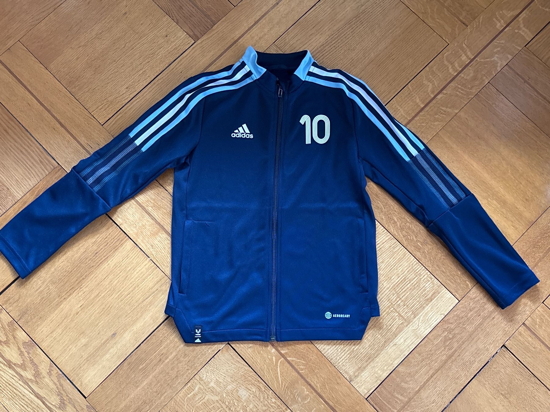 Completi: Trainingsanzug 2 teilig Adidas Gr. 140 – Nuovo (secondo la descrizione) da Genève venduto da Livsonman 1