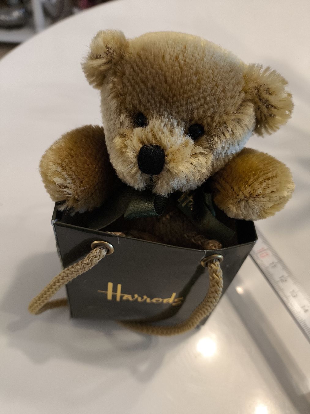 Figuren: Harrods Bär in Tasche – Gebraucht aus Meinisberg von  1