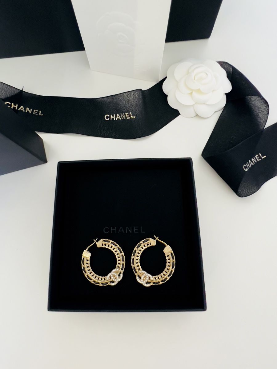 Chanel Ohrringe & -stecker: Chanel Ohrringe/Creolen Original 100% – Neu (gemäss Beschreibung) aus Zürich von VicParis5
