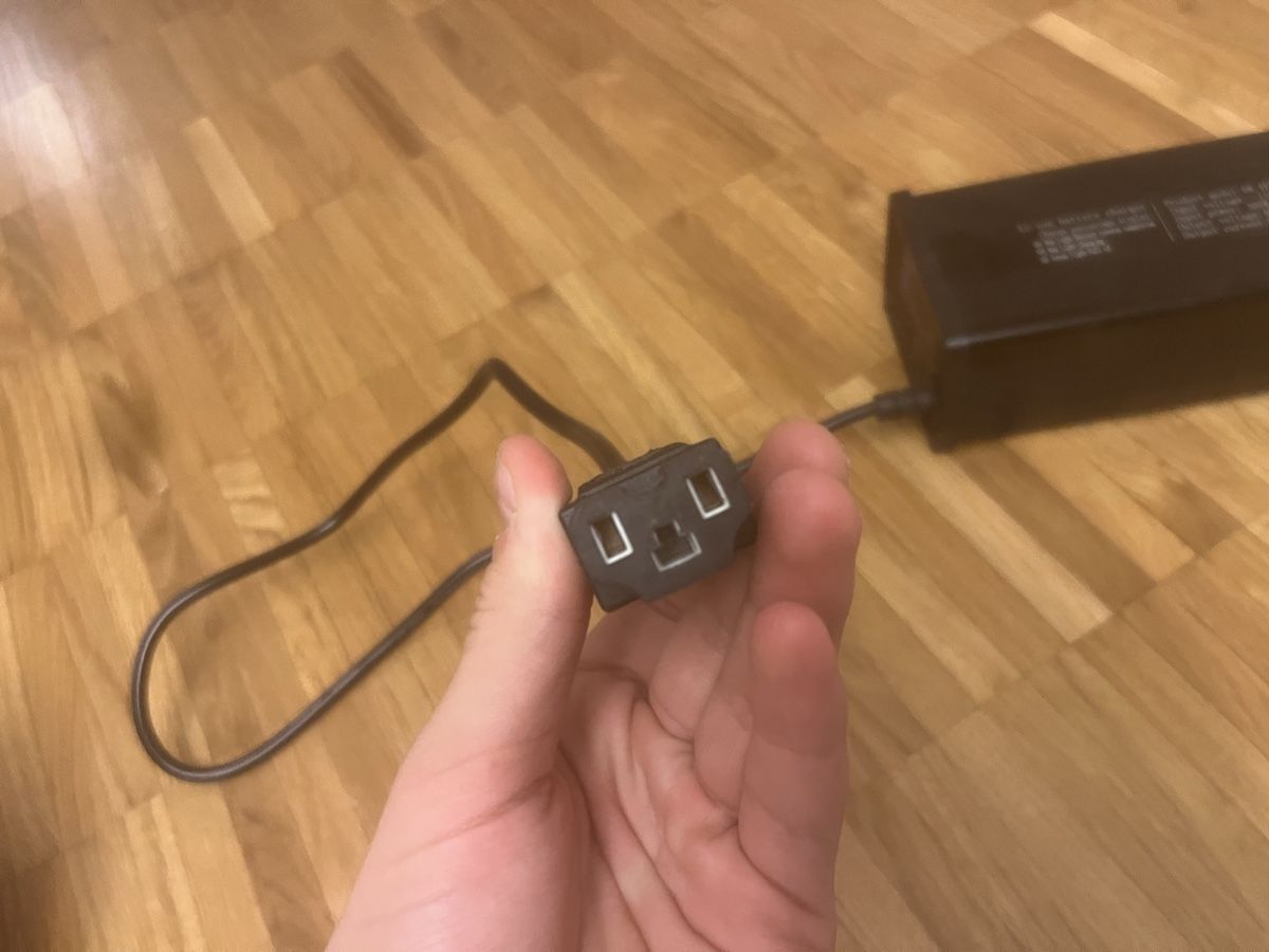 Caricabatterie: E- roller ladekabel – Usato da Bülach venduto da Virgenia