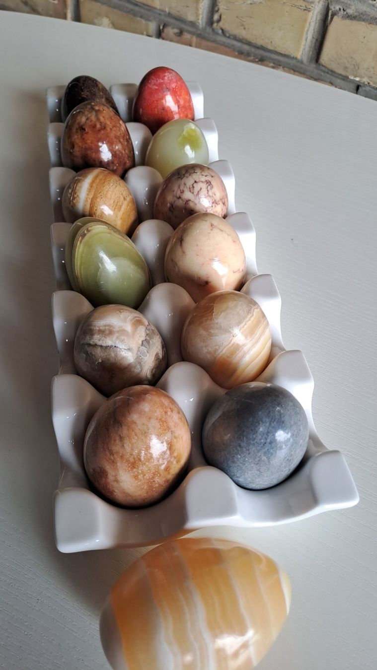 Minerali & Pietre curative: 13 Vintage Naturstein Eier Marmor Onyx mit Eierhalter – Usato da Rickenbach ZH venduto da Der-Insider 7