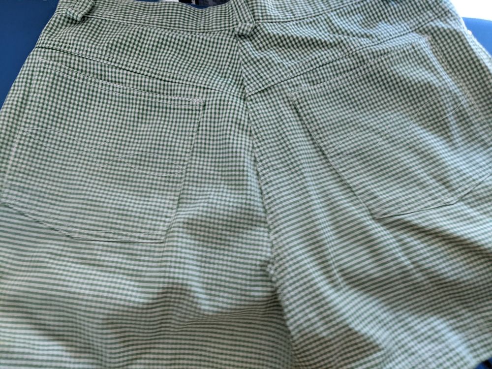 Pantaloni: Damen Shorts GR 42 – Usato da Langnau am Albis venduto da Judithsebi 2