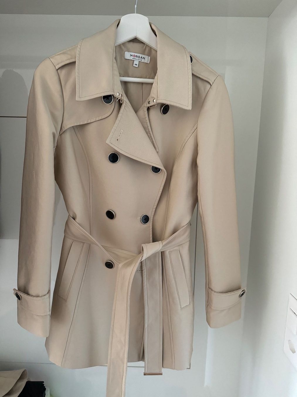 Morgan Cappotti: MORGAN Trenchcoat beige Gr. 38 – Nuovo (secondo la descrizione) da Zürich venduto da sel_w5sd 1