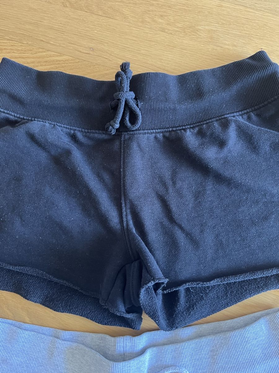Pantaloni: 2er Pack Sweatshorts Grösse S – Usato da Frauenfeld venduto da heyLani 2
