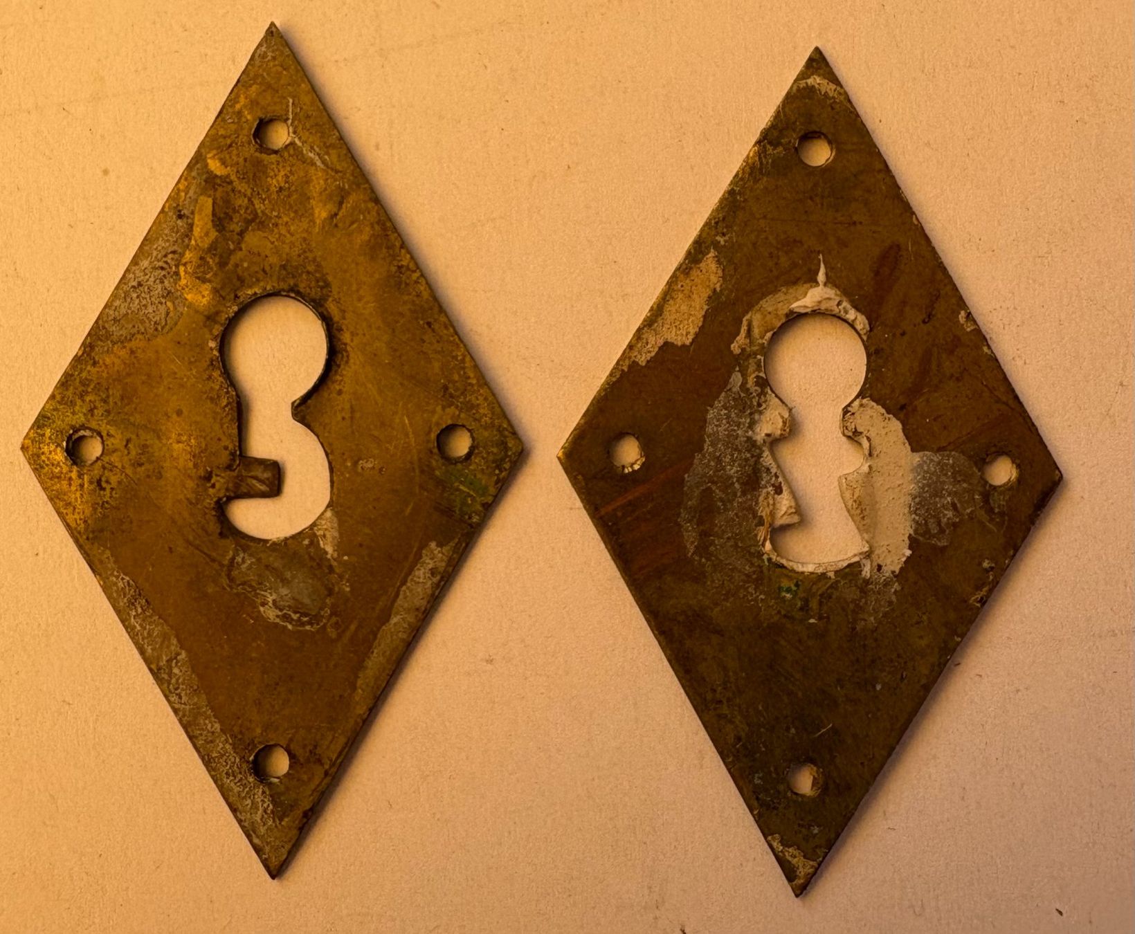Eisenwaren: VINTAGE SCHLÜSSELLOCHBLECHE – Gebraucht aus Ostermundigen von wini63 1