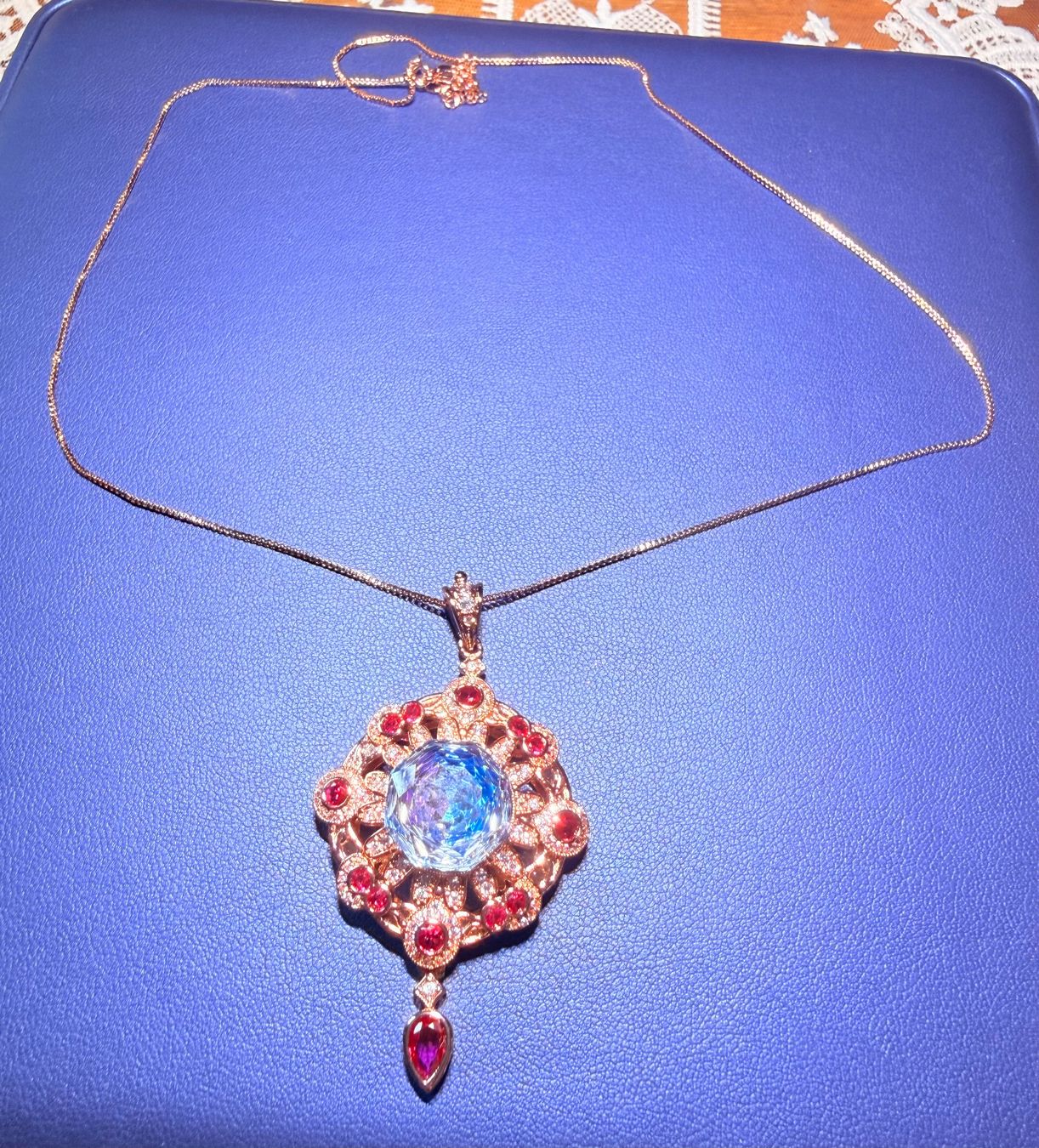 Catenine: Collier Églantine – Nuovo e nell'imballaggio originale da St-Maurice venduto da Sandrinette123 4