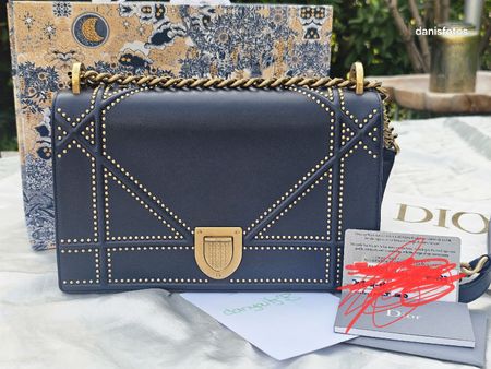 Diorama edle Medium dunkelblau Nieten Lambskin ghw