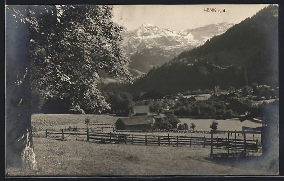 Cartoline postali: Lenk i. S., Ortsansicht mit Bergen von e – Usato da Berlin venduto da bartko-reher