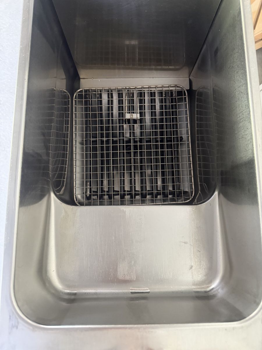 Frifri Appareils de cuisine: Frifri E30 Friteuse guter Zustand – D'occasion à Flims Dorf par inf_dj8q 5