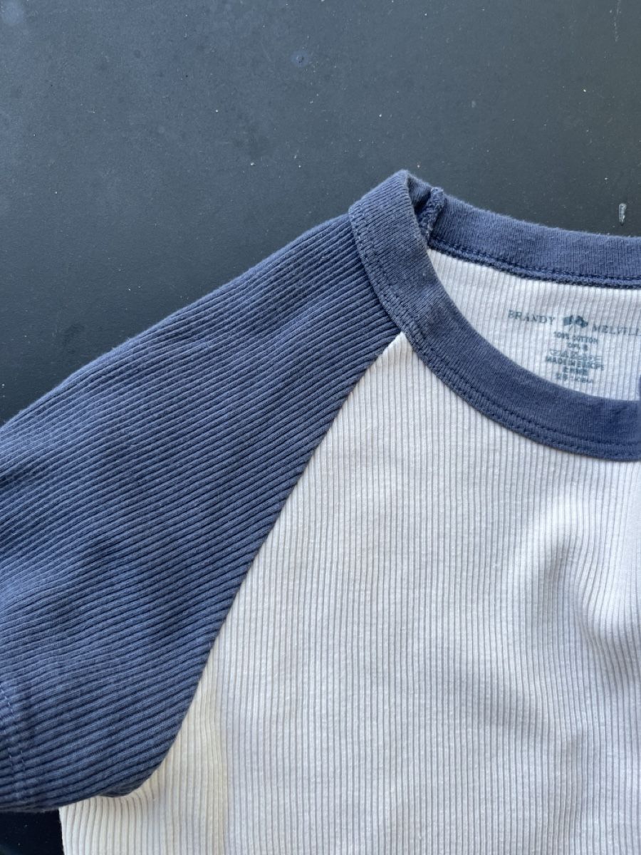 Brandy Melville T-shirts: Brandy Melville Crop Top – D'occasion à Bern par ann1e 3