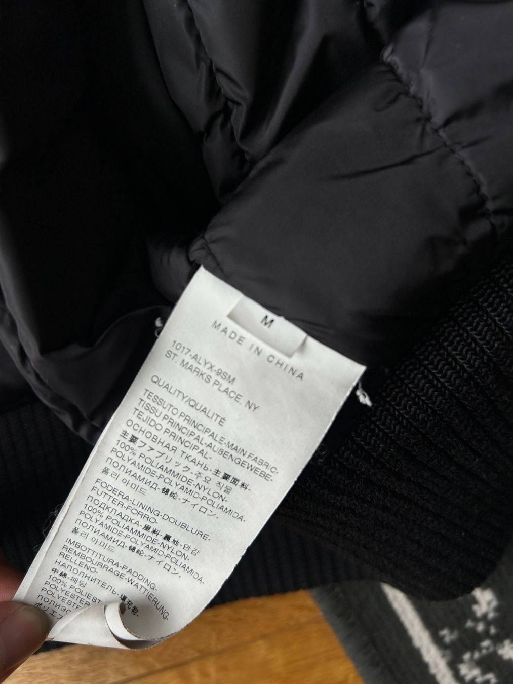 Giacche: 1017 ALYX 9SM Schwarze Bomberjacke – Usato da Fehraltorf venduto da leonlohrer 2