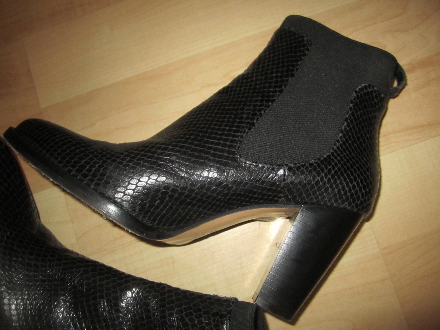 Zara Damenschuhe: ZARA - wunderschöne Echtleder-Stiefeletten, Gr. 37 – Gebraucht aus Wanzwil von lonelybeachhouse 2