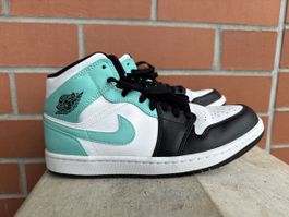 Jordan Air 1 Mid SE, Size 8.5, Black/White/Aqua! Rare!