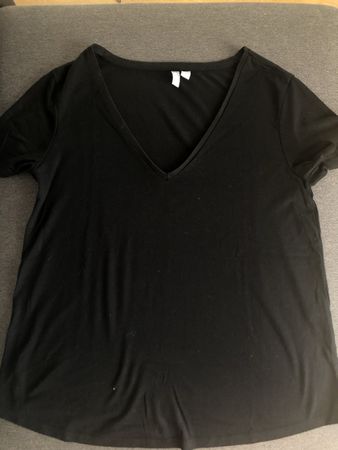 Shirt mit V-Ausschnitt