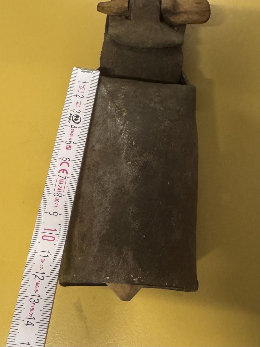 Cloches & sonnailles: Kuhglocke mit Lederriemen  – D'occasion à Schlieren par Freundlich02 7