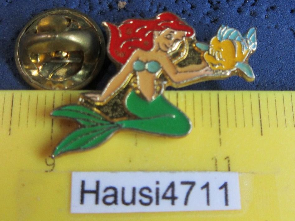 U24 Meerjungfrau Mit Fisch Anstecker - 15x23mm Pin Mit Butterflyclip