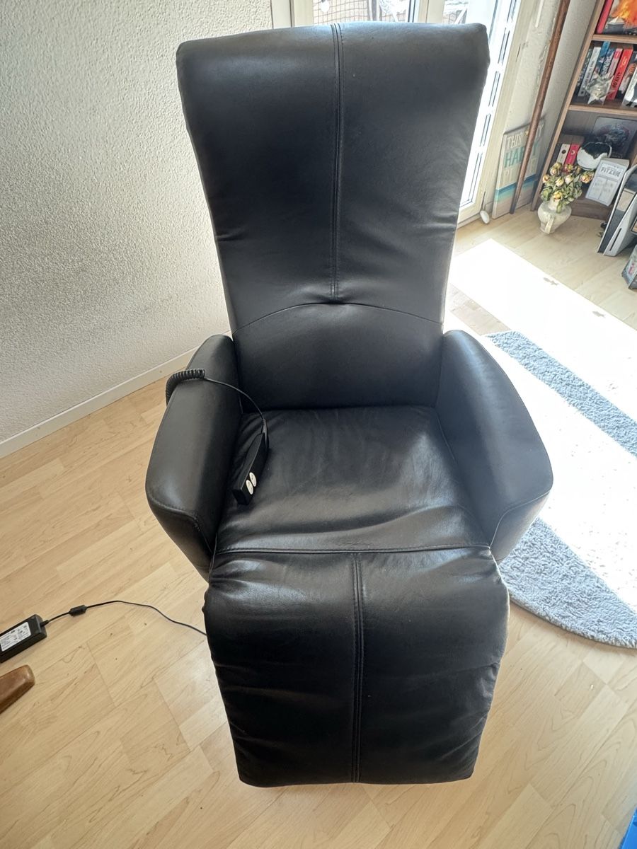 Sessel: Schwarzer kunstleder mit elektrischer Relaxfunktion! – Gebraucht aus Neuenkirch von fab_9t6h 2