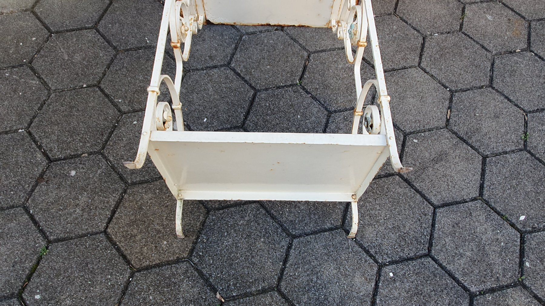 Comodini: Jugendstil Tischli Metall – Usato da Flawil venduto da Pinkmalibu 7