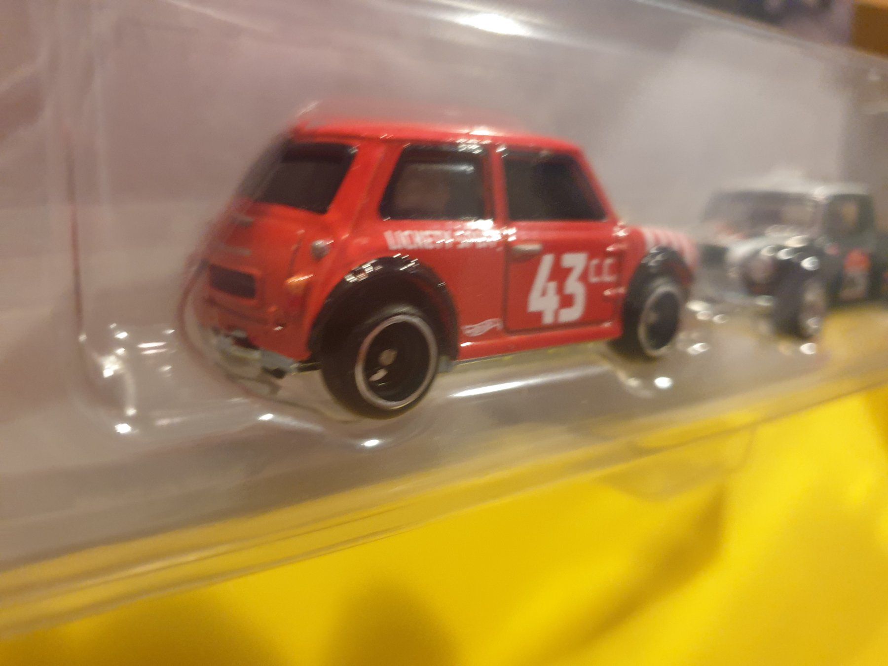 Hot Wheels Modellini d'auto: Hot Wheels 2er Pack MORRIS MINI / '67 AUSTIN MINI PICKUP – Nuovo e nell'imballaggio originale da Oftringen venduto da Rotor 7