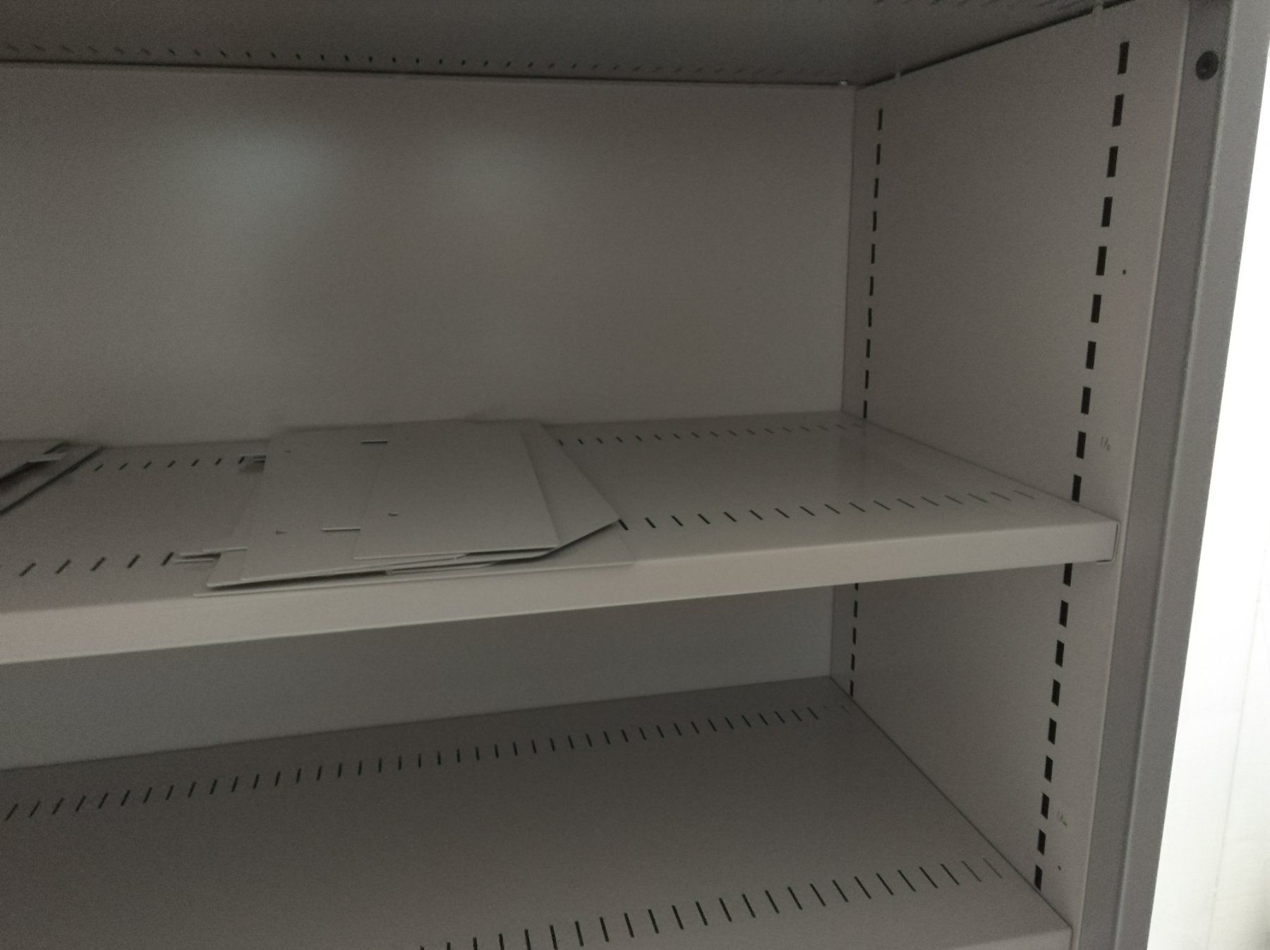Lista Armadi: LISTA Rollladenschrank mit Echtholz-Buche-Deckplatte – Usato da Bäriswil BE venduto da Fanttijuutti 6